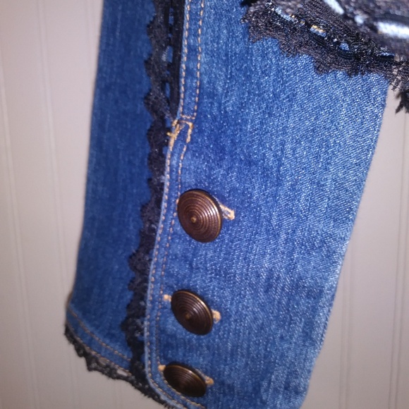 The Pyramid Collection Denim Jacket - Picture 5 of 6